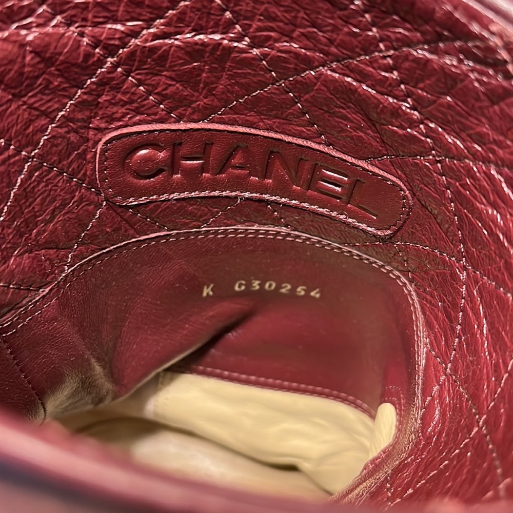 Chanel burgundy leather short heeled boot. Size 38.5 (euro)/ Size 8.5 (USA) - Picture 8 of 8